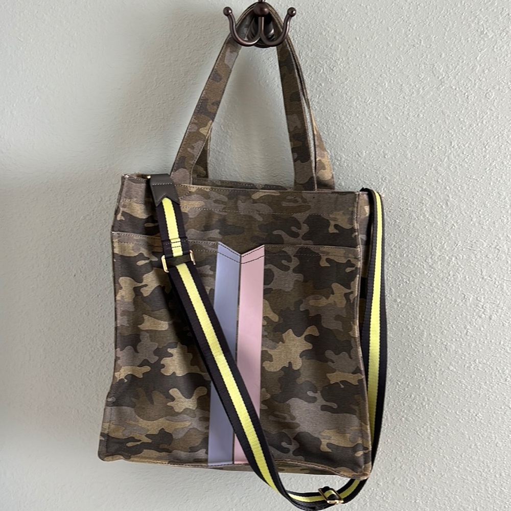 Stella & Dot Camo Magazine Tote with strap!